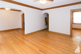 3844 N Bernard St, Unit 1A in Chicago, IL - Building Photo - Building Photo