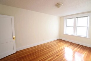 11 Barrows St, Unit 06