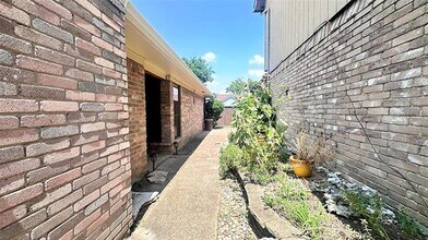 2005 Verlaine Dr in Carrollton, TX - Building Photo - Building Photo