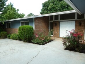 423 Rock Meadow Dr in Stone Mountain, GA - Building Photo - Building Photo