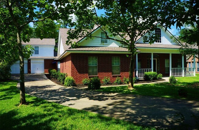 property at 2429 Chantilly Ln