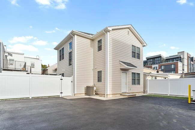 6717 Madison St in Guttenberg, NJ - Building Photo - Building Photo