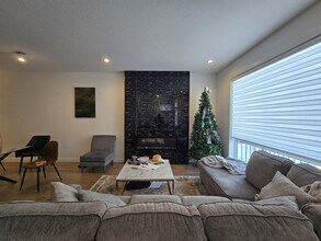 4423 Bowness Rd NW in Calgary, AB - Building Photo - Building Photo