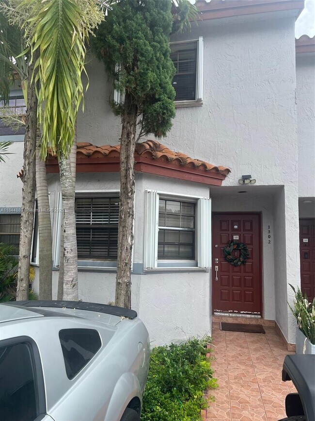 15410 SW 74th Cir Ct in Miami, FL - Foto de edificio - Building Photo