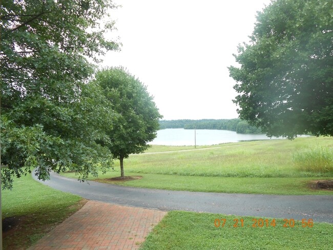 2585 Fews Bridge Rd in Greer, SC - Building Photo - Building Photo