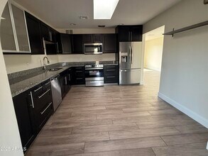 8102 E Whitton Ave in Scottsdale, AZ - Building Photo - Building Photo