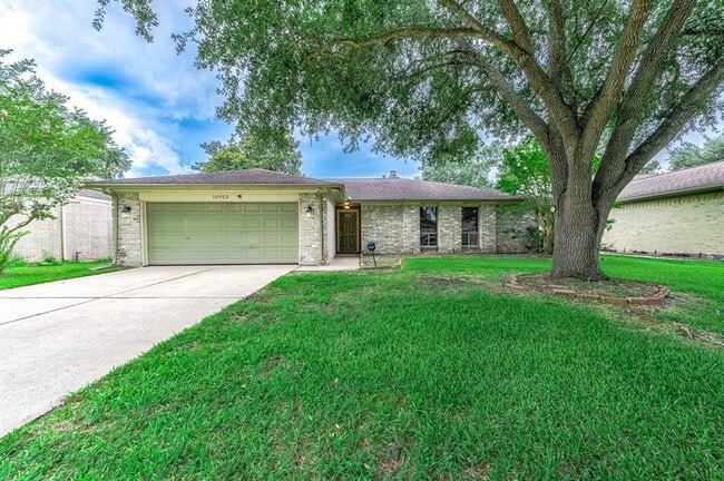 property at 15923 Dunmoor Dr