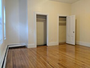 15 Cameron Ave, Unit Rear in Somerville, MA - Foto de edificio - Building Photo