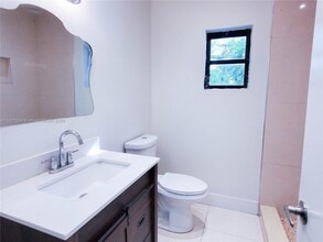 1901 NW South River Dr, Unit 61F in Miami, FL - Foto de edificio - Building Photo