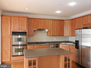 12932 Sugarloaf Chapel Dr in Clarksburg, MD - Building Photo - Building Photo