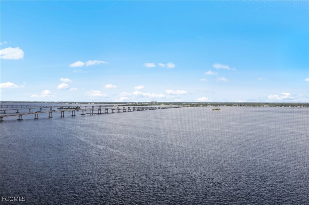 2745 First St in Ft. Myers, FL - Building Photo