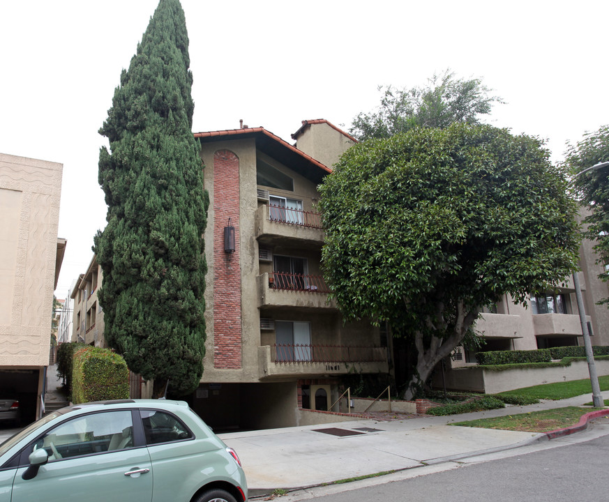 11661 Goshen Ave in Los Angeles, CA - Building Photo