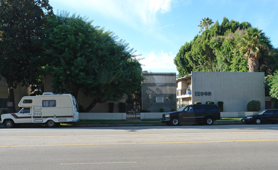 12940 Burbank Blvd in Van Nuys, CA - Building Photo