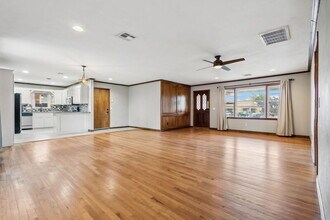 10001 Ridgeview Dr in The Village, OK - Building Photo - Building Photo