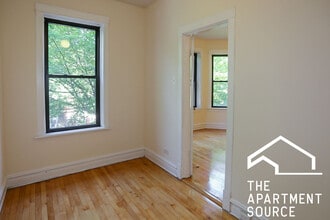 2327 N Southport Ave, Unit 2F in Chicago, IL - Building Photo - Building Photo