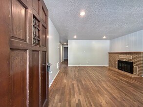 16671 SW Lake Forest Blvd in Lake Oswego, OR - Foto de edificio - Building Photo