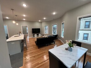 14-16-16 Hamilton Rd, Unit 16-2 in Brookline, MA - Foto de edificio - Building Photo