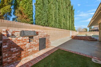 2503 Brentwood Dr in Lancaster, CA - Building Photo - Building Photo