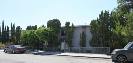 Fernglen-10237 in Tujunga, CA - Foto de edificio - Building Photo