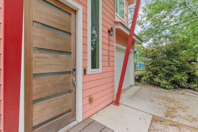2708 Willow St in Austin, TX - Building Photo - Building Photo