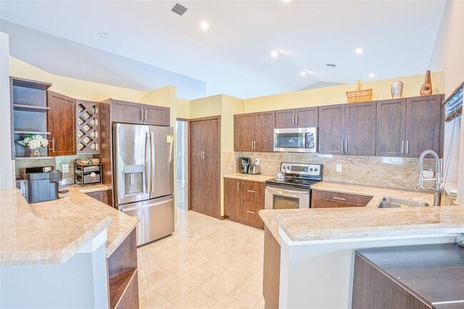 6429 NW 50th St in Lauderhill, FL - Building Photo - Building Photo