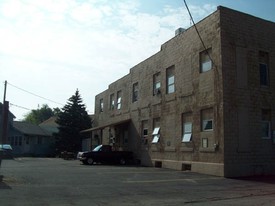 832 Oakwood Ave Apartments