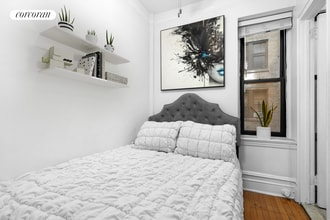 135 W 58th St in New York, NY - Building Photo - Building Photo