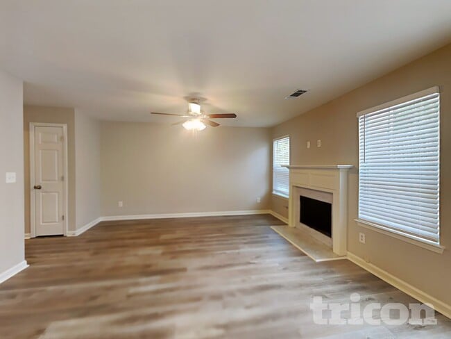 128 Hidden Creek Dr in Canton, GA - Building Photo - Building Photo