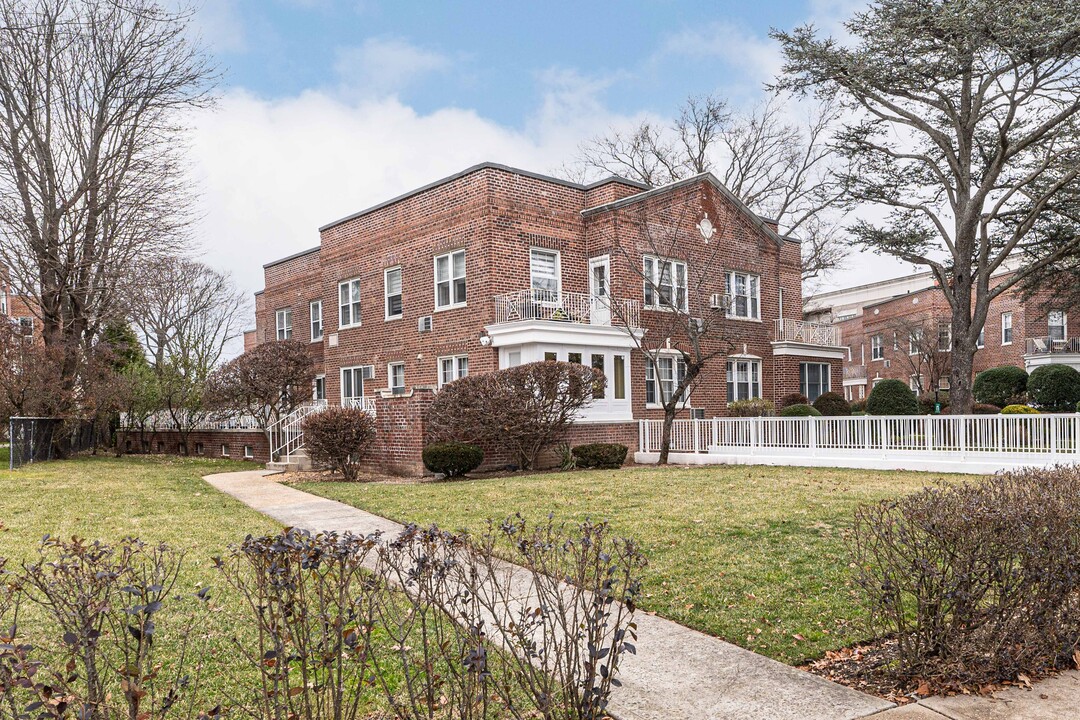 Northgate Cooperative Residence in Lawrence, NY - Foto de edificio