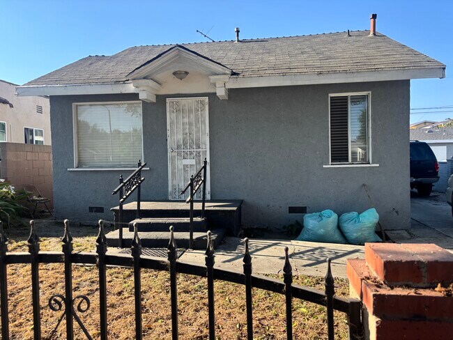 739 E 91st St in Los Angeles, CA - Building Photo - Building Photo