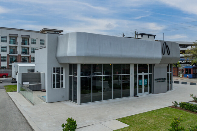 Residences at The Allen in Houston, TX - Foto de edificio - Building Photo