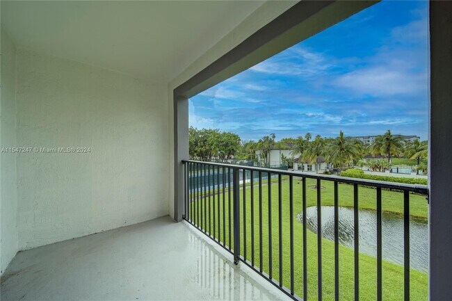 4560 NW 107th Ave, Unit 308 in Doral, FL - Building Photo - Building Photo