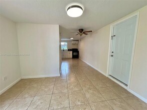 4221 SW 36th St-Unit -back in West Park, FL - Building Photo - Building Photo