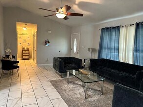 2454 Oak Hollow Dr in Kissimmee, FL - Building Photo - Building Photo