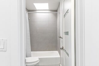 5005 August St in Los Angeles, CA - Building Photo - Building Photo