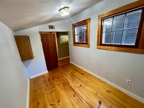 92 Rockaway Rd in Falmouth, ME - Building Photo - Building Photo