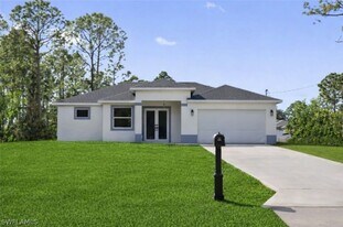 1923 Sunniland Blvd in Lehigh Acres, FL - Building Photo