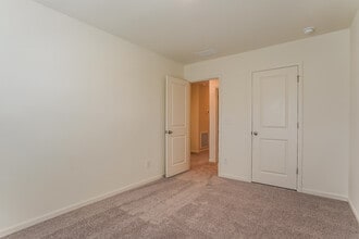 107 N Chubb Rdg in Clayton, NC - Foto de edificio - Building Photo