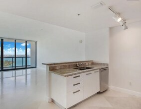 601 NE 36th St, Unit 3208 in Miami, FL - Building Photo - Building Photo