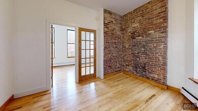 814 10th Ave in New York, NY - Building Photo - Building Photo