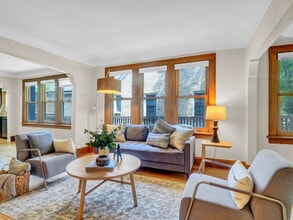 3004 E Minnehaha Pkwy in Minneapolis, MN - Building Photo - Building Photo