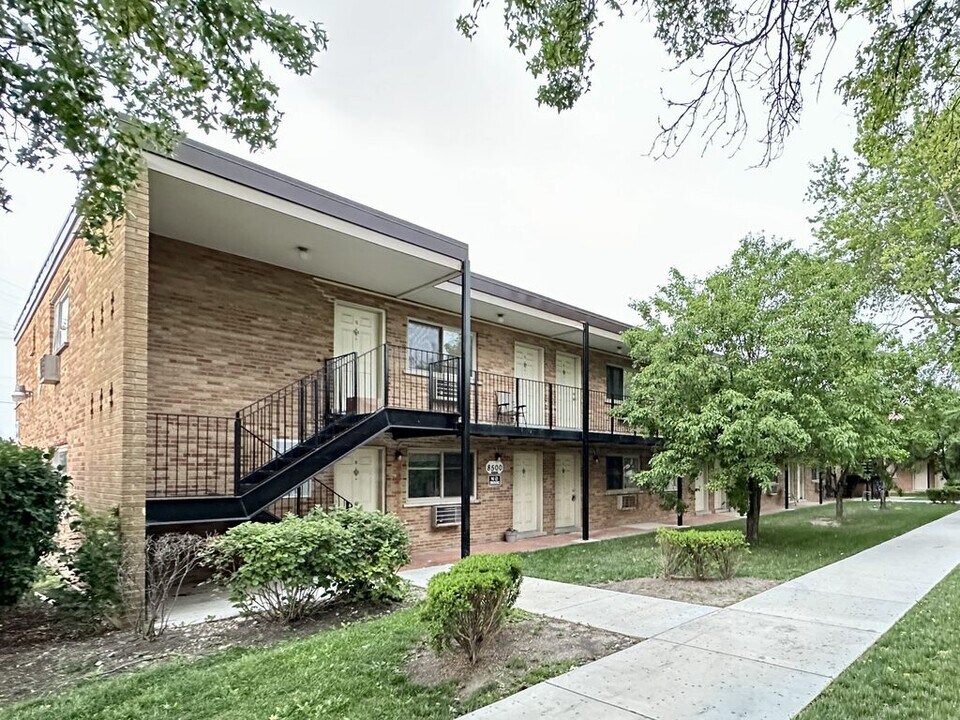 8500 Waukegan in Morton Grove, IL - Building Photo