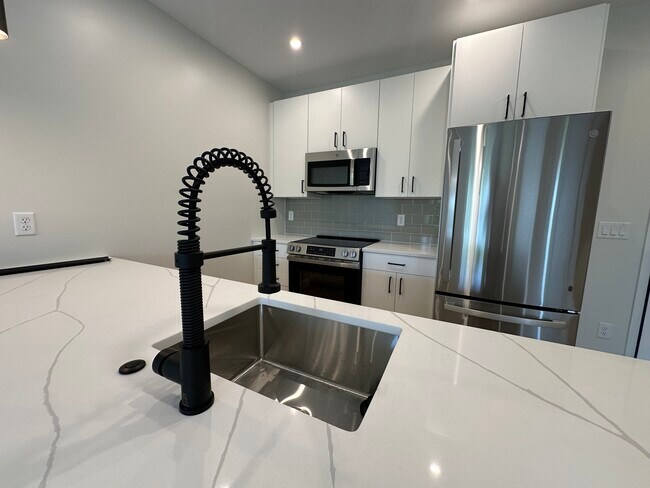 103 Cottage St, Unit 1bd in Lynn, MA - Building Photo - Building Photo