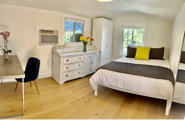 property at 1662 Glen Aylsa Ave
