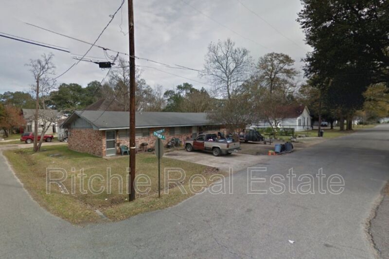 105 3rd St in Pineville, LA - Foto de edificio