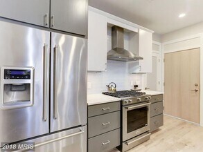 3035 15th St NW, Unit Unit 104 in Washington, DC - Building Photo - Building Photo