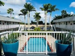 2040 NW 89th Ave in Pembroke Pines, FL - Building Photo - Building Photo