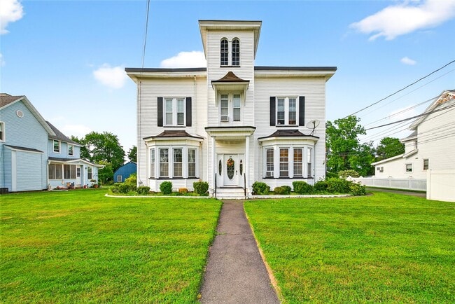 15 E Main St