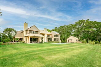 26 Green Hollow Rd in East Hampton, NY - Building Photo - Building Photo