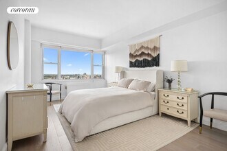 60 E 8th St in New York, NY - Building Photo - Building Photo